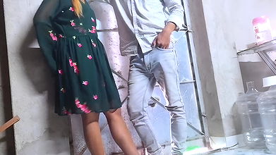 Indian Village Girl Ko Khali Ghar Me Bulaya Aur Chup Chup Chudai Karke Mast Maza Liya Panchayat Ke Ladka Ne