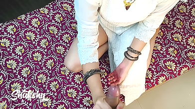 Sex with Desi Home Alone Bhabhi