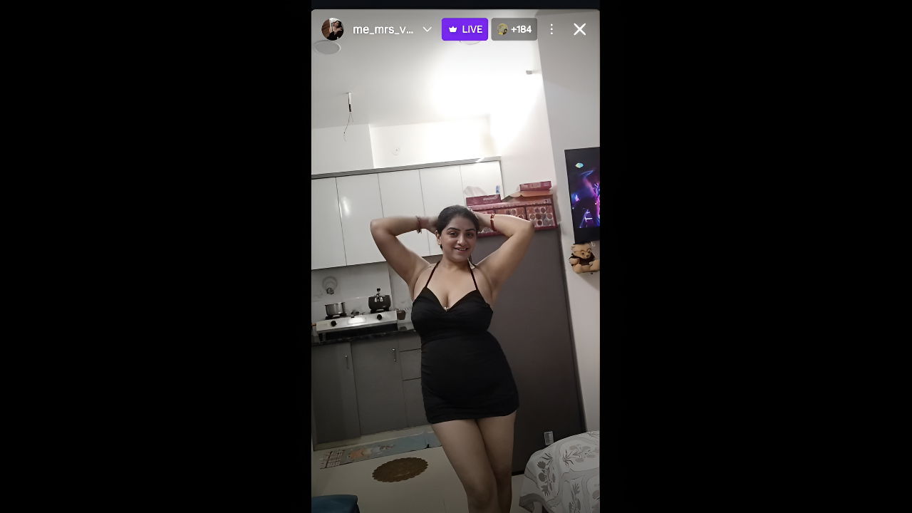 Youtuber Vandhana 13