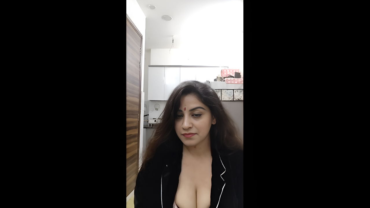 Youtuber Vandhana 18