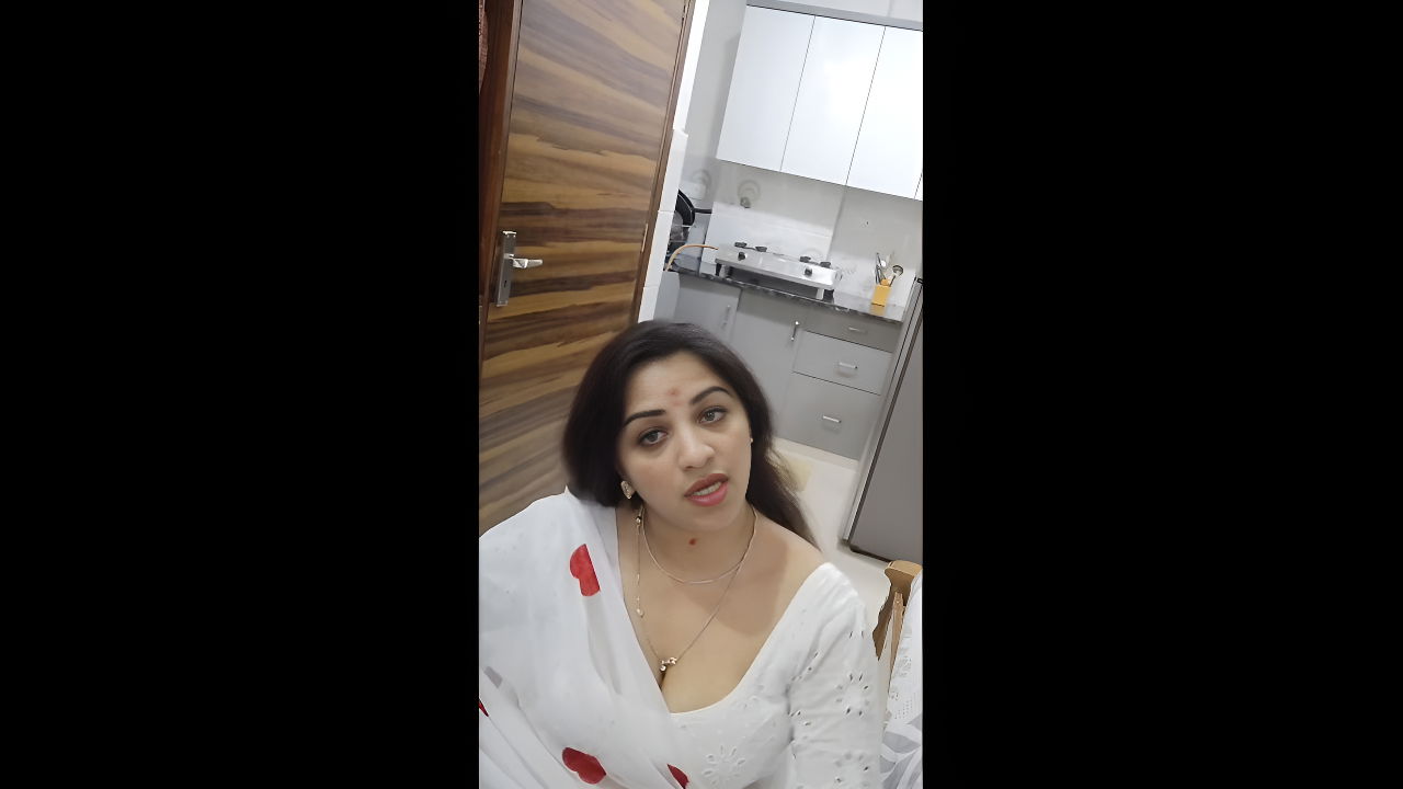 Youtuber Vandhana 33