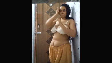 Desi Village Bhabhi Bathing Showiing Nude10 VIDEO 25