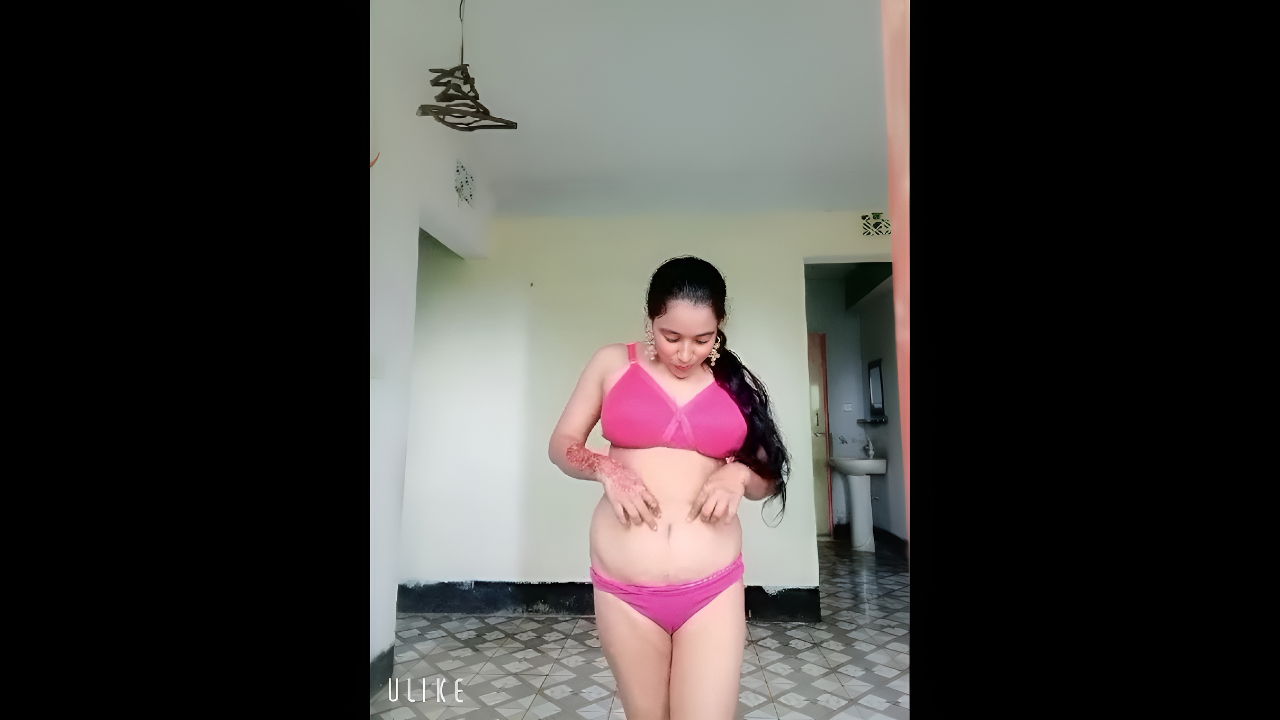 Desi Village Bhabhi Bathing Showiing Nude10 VIDEO 26