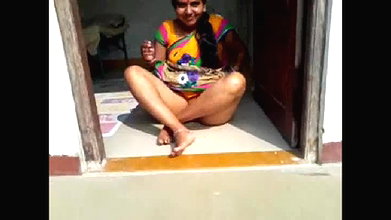 meenu bhabhi exposing pussy