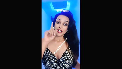 FLORA SAINI – BIKINI LIVE
