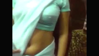 desi girl stripping her saree off
