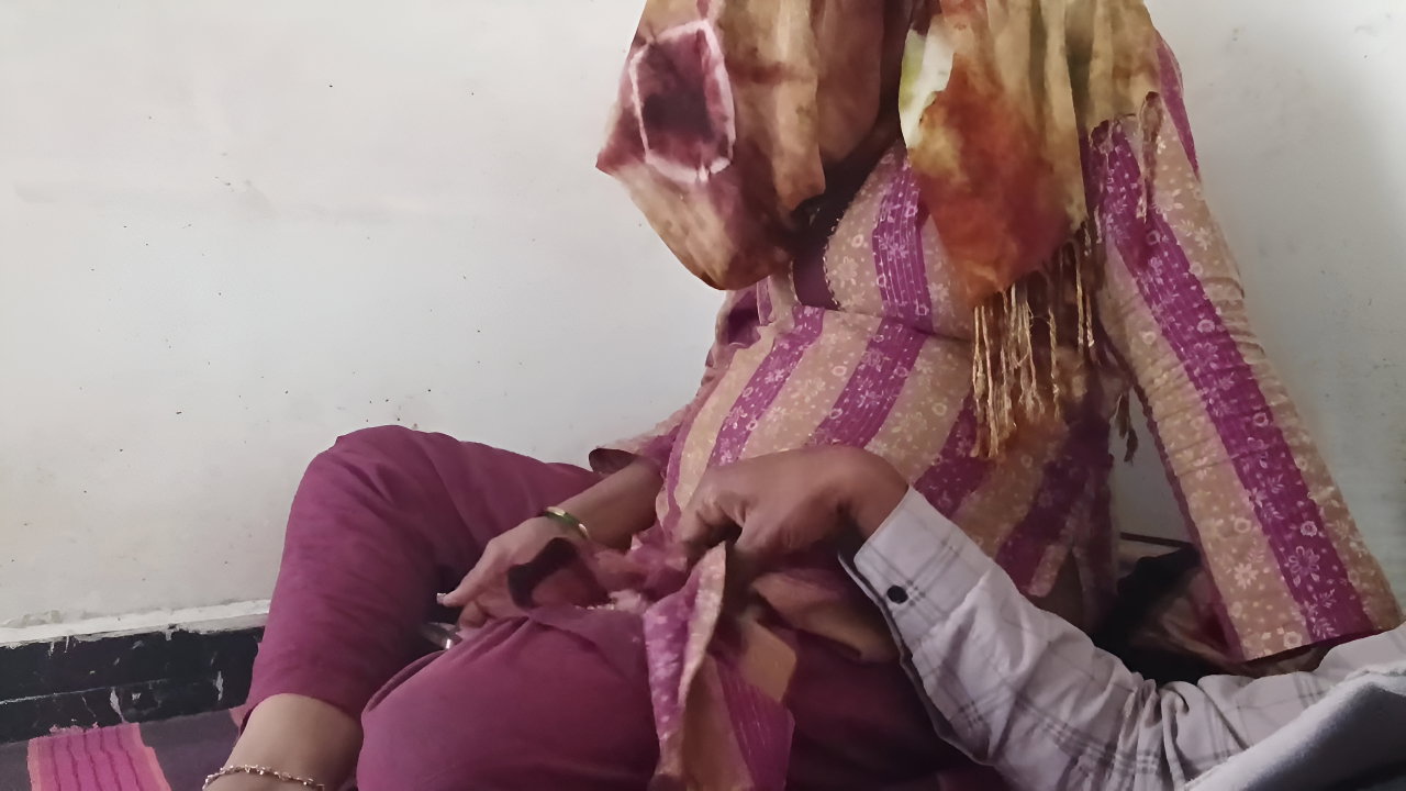 Desi Indian Bhabhi Caught in Hot MMS Leak