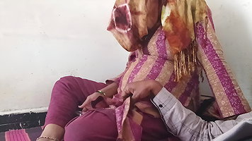 Desi Indian Bhabhi Caught in Hot MMS Leak