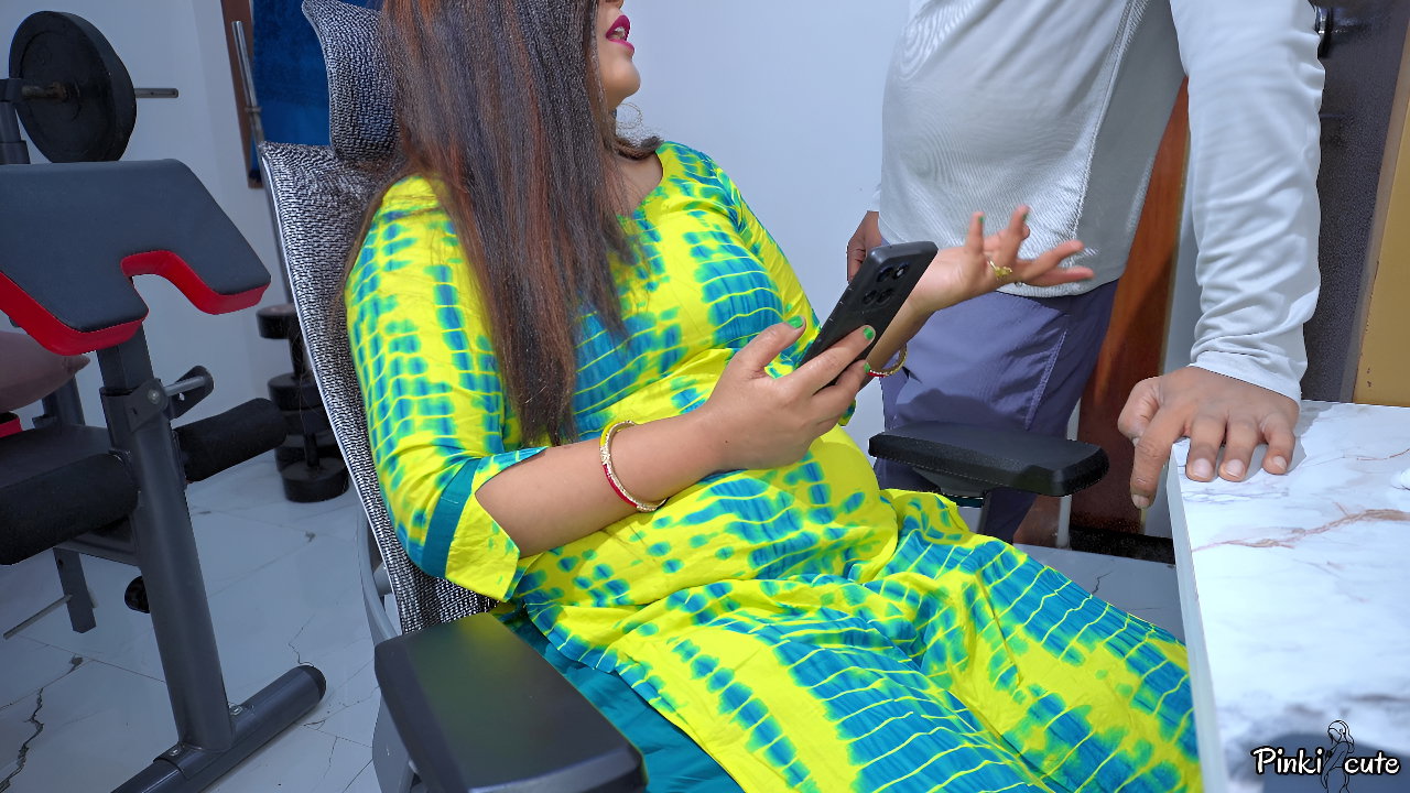 Hot Indian Stepsister Fucked Hard First Time by Younger Stepbro on Chair, Cumshot on Hairy Pussy – Indian Sex MMS