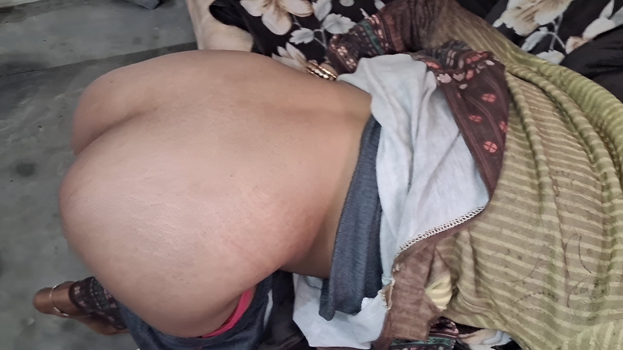 Room Owner Bhaiya Fucked Rental Girl in Indian Sex MMS