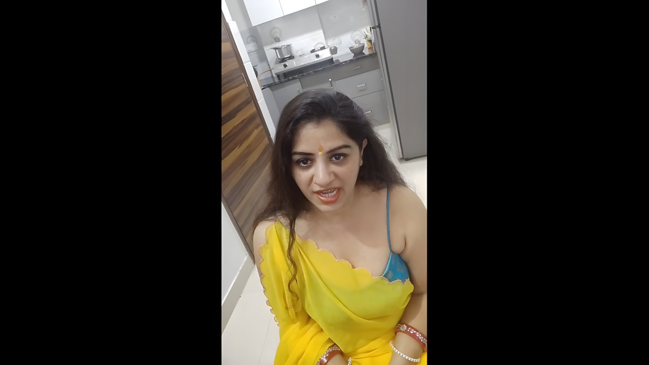 Youtuber Vandhana 44