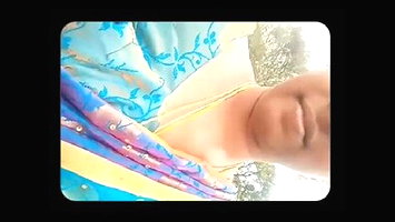 Darring Aunty Boobs Show in Moving Two Wheeler