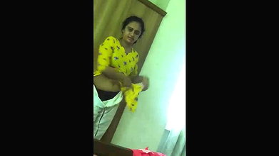 Very hot desi girl.
