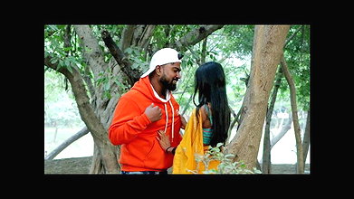 Hot Romance of Hindi couples in park