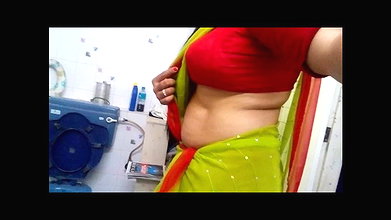 bhabhi fleshy navel show