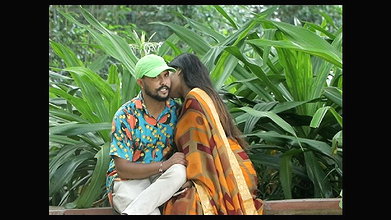 Bhabhi Hot Romance With Her Lover in Public Park