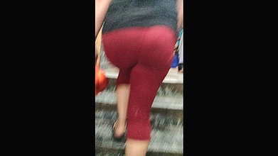 Desi housewife round ass show in tight pajamas