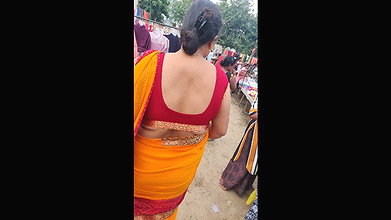 Desi MILF hot Boobs and Milky body candid capture in market