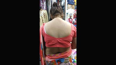 Desi woman milky back show with scratch marks