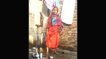 Village bhabhi pissing,recorded by devar