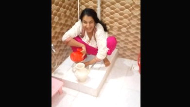 Desi Desi aunty after fucking pee