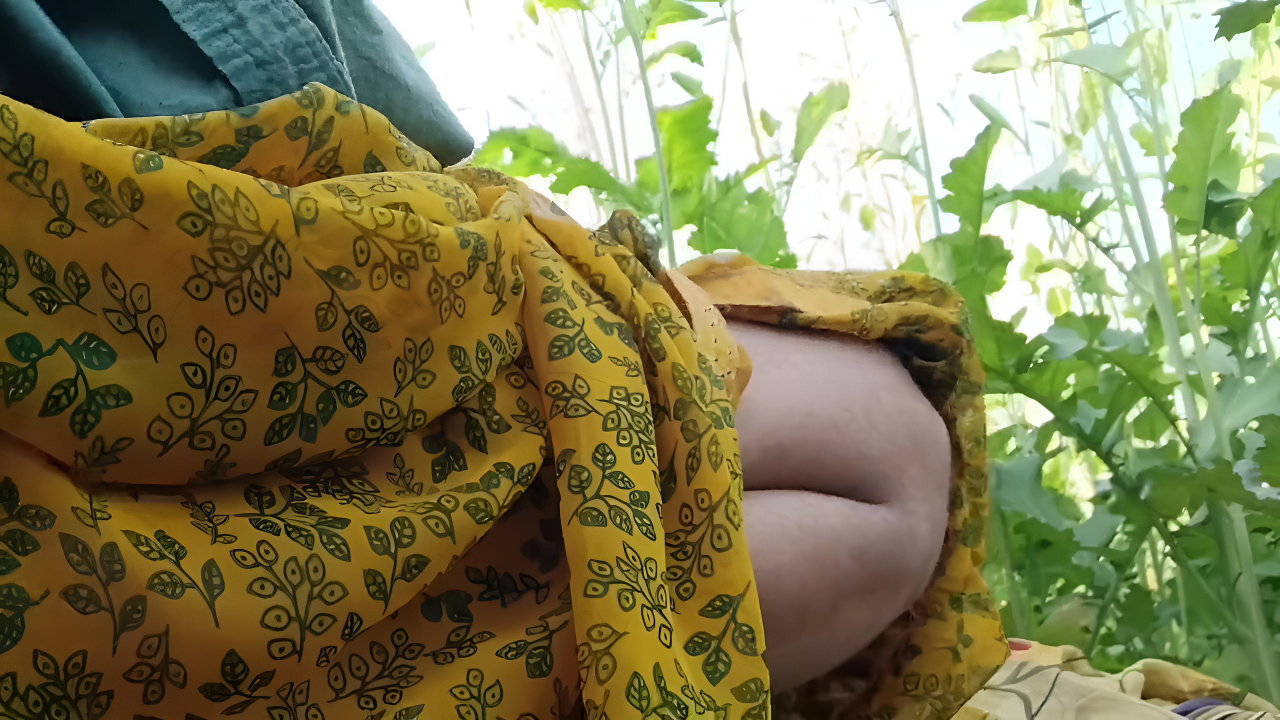 Bhabhi ke khet mai sarso ke beech pela – My Desi MMS