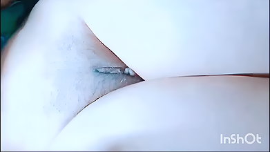 Hot girl masturbated with tomato, I masturbated by putting tomato inside my pussy, I