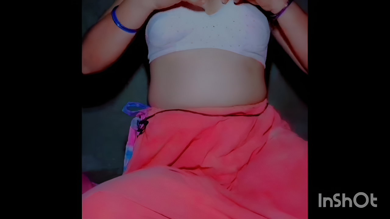 Pretty girl fingers pussy before going to bed for better s