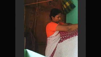 Aunty recording her changing video