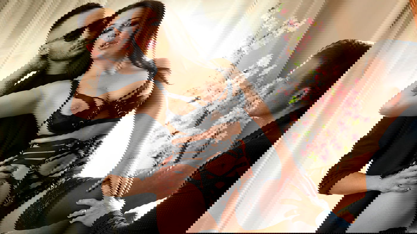 Elizabeth Skylar – Sexy, Curvy Wife Makes A Deal With Her Husband