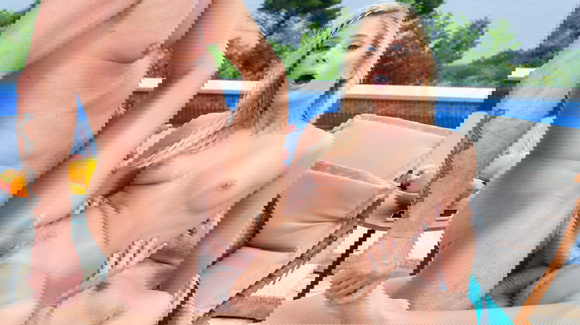 Candee Licious – Sweet Blonde Enjoys DP In The Pool