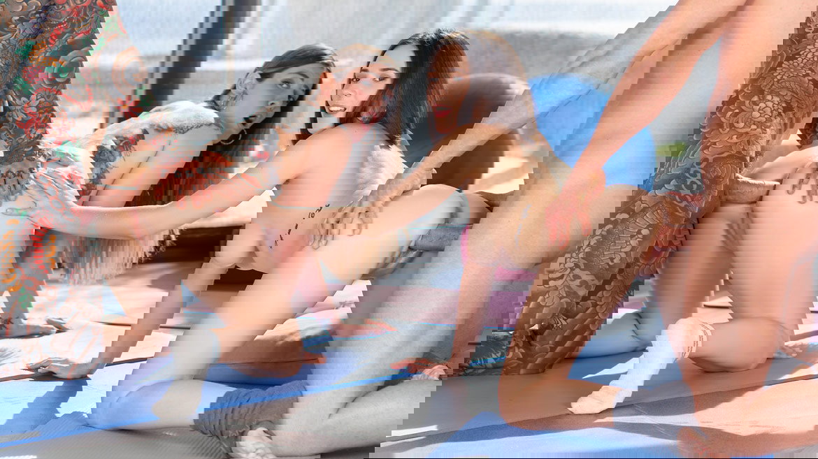 Marica Chanelle & Eve Sweet – Yoga Orgy