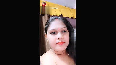 Desi Kushboo Aunty Showing Pussy Accidently on Cam