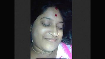 Sexy Boudi Showing Her Boobs and Pussy
