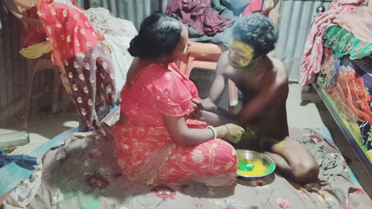 Indian desi wife ke sath Holi manaya