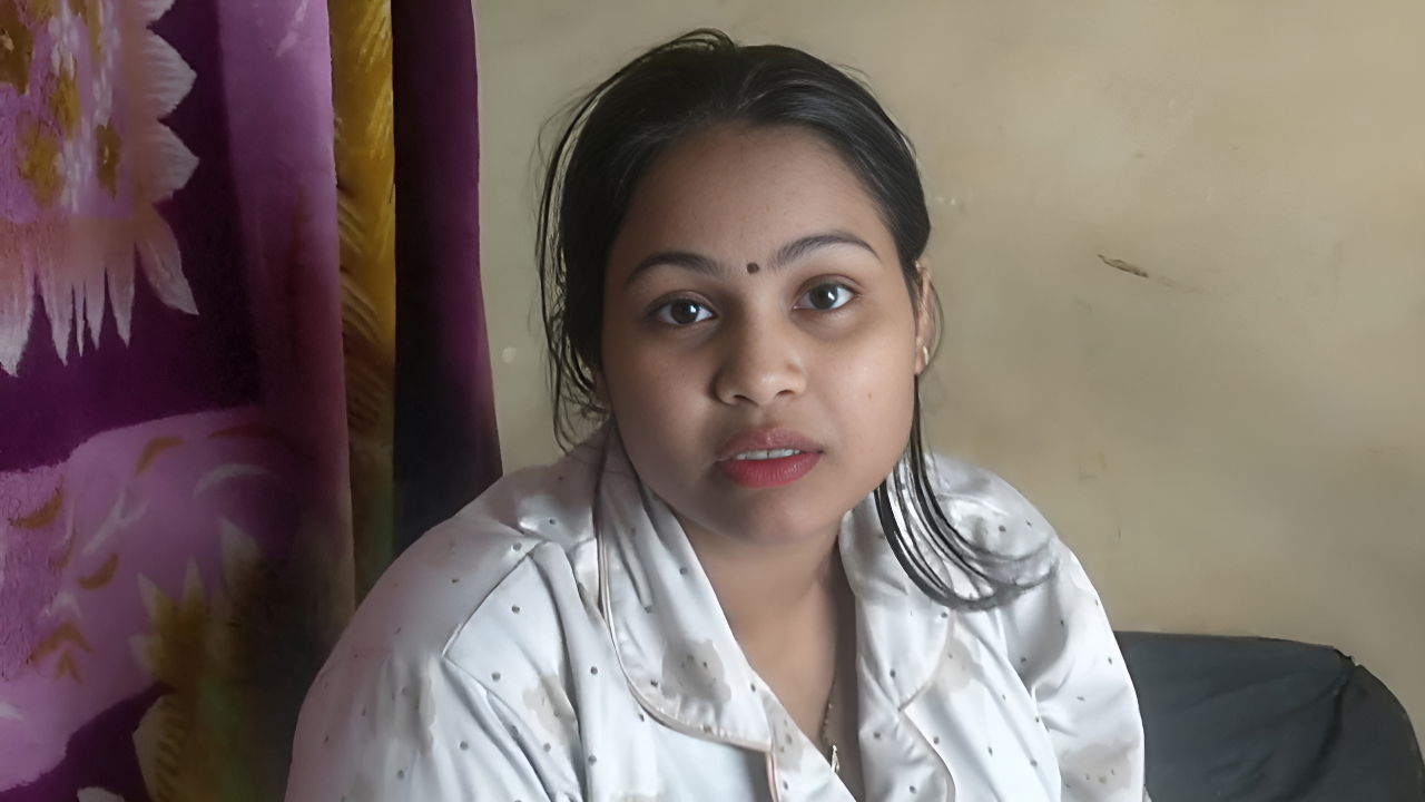 Loan EMI Officer Ne Ghar Aake Biwi Ki Gaand Maari Kyunki Paisa Nahi Tha Real Desi Fucking