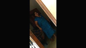 Aunty Showing Neiour