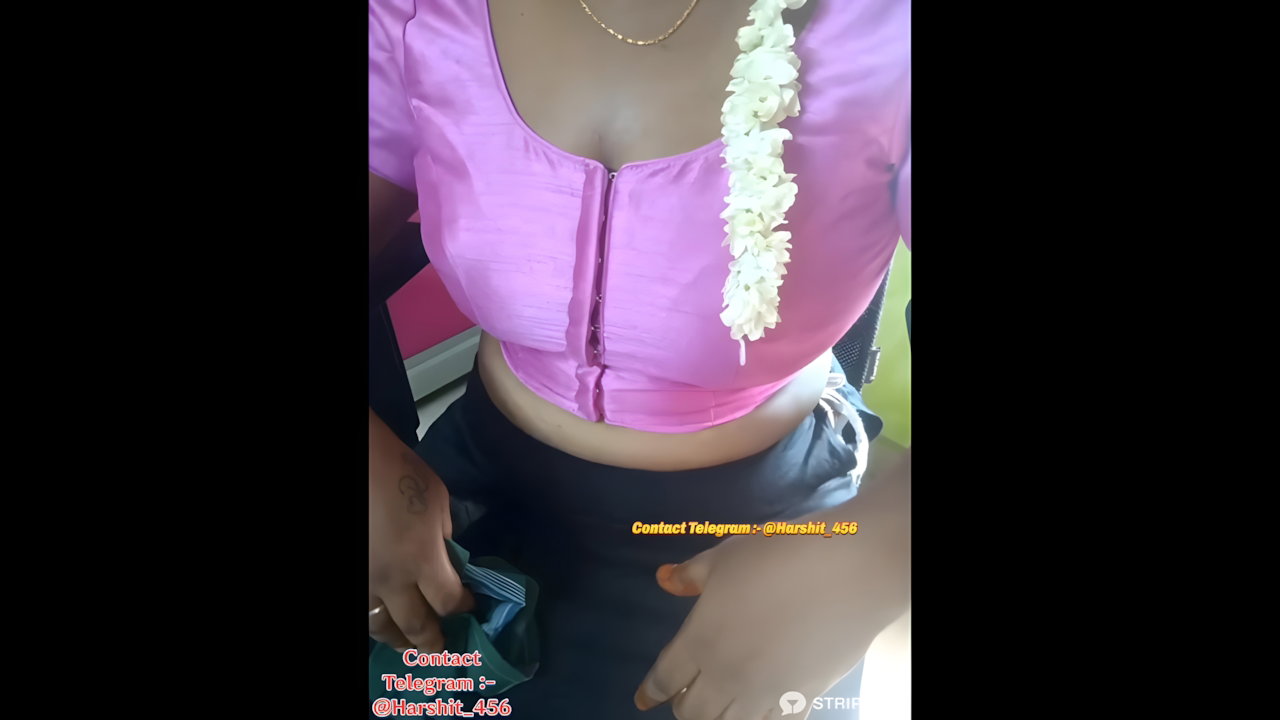 Indhu Madhi Spreading Pussy Hole in Indian Sex MMS