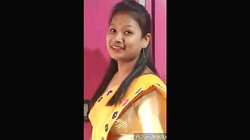Very Beautiful Bhabhi Showing her Boobs & Pussy