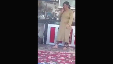Bhabi Showing Boobs