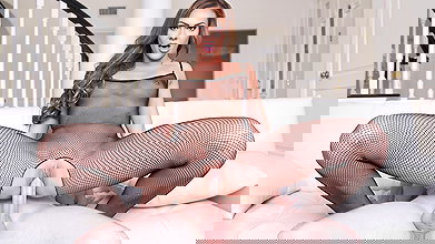 Aila Donovan – Married Woman Sucks Strangers Cock