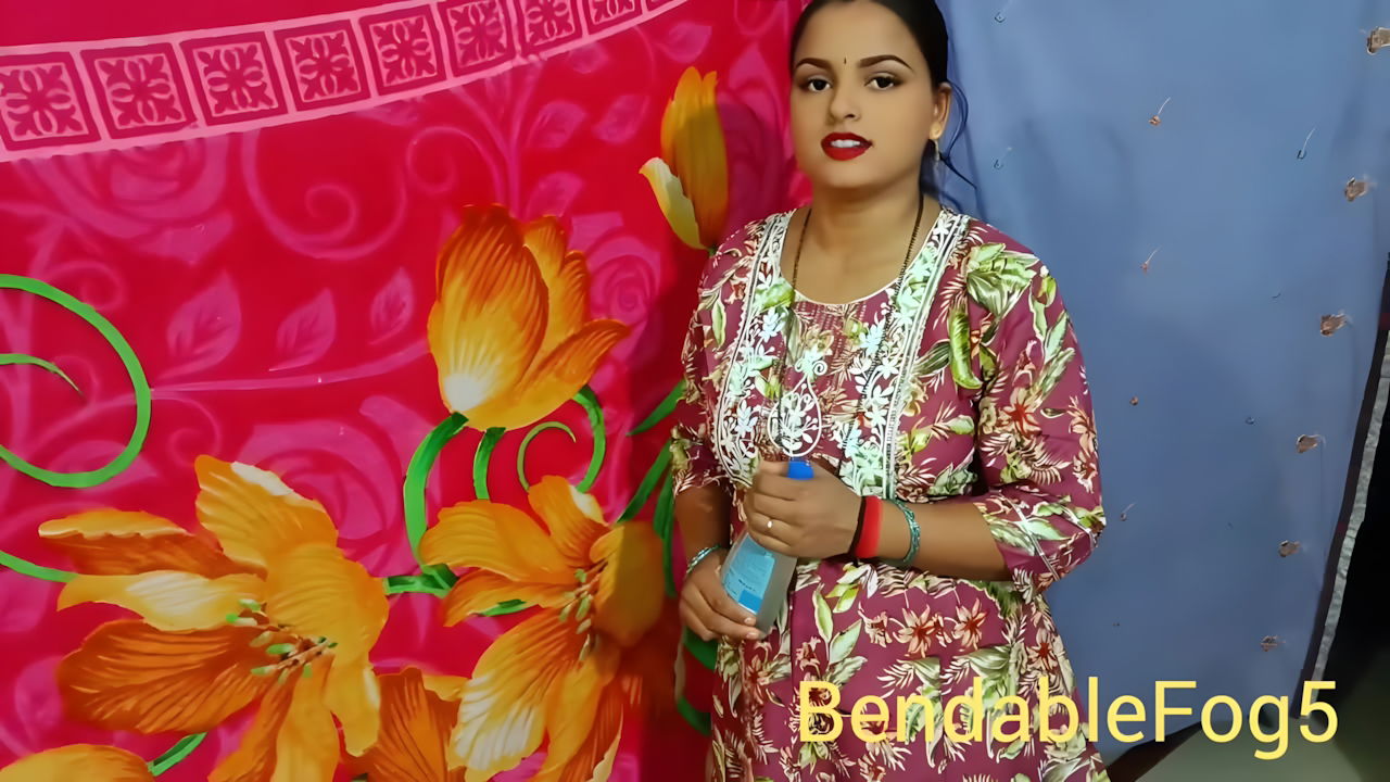 Desi Bhabhi went to persuade her brother-in-law by massaging oil and started shaking his cock