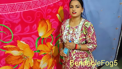 Desi Bhabhi went to persuade her brother-in-law by massaging oil and started shaking his cock