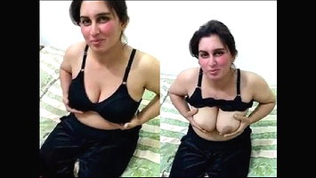 Beautiful Paki Pathan Milf Showing Boobs To Lover