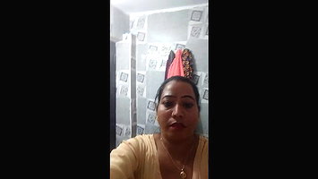 PUNJABI BHABHI SHOWING NUDE BODY