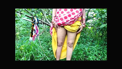 Dost Ki Amma Ko Bapu Se Khet Me Chudte Huye Dekha.