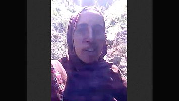 Paki mature bhabhi outdoor with lover