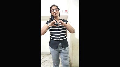 kbhi kbhi offline road side shopping bhi krake dekho yaar bhot achhe dam me achchi chize milti h.