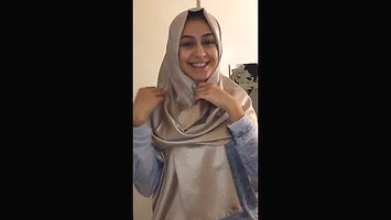 Extremely Beautiful Paki Babe Showing her Cum Dripping Pussy