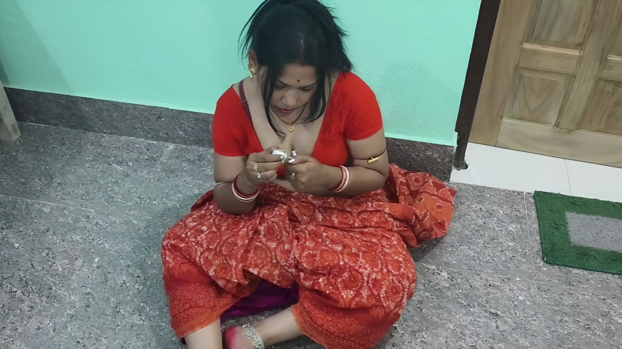 Beautiful Indian Bengali Saree Wali Bhabhi Face Fuck Blowjob Cum Out in Mouth